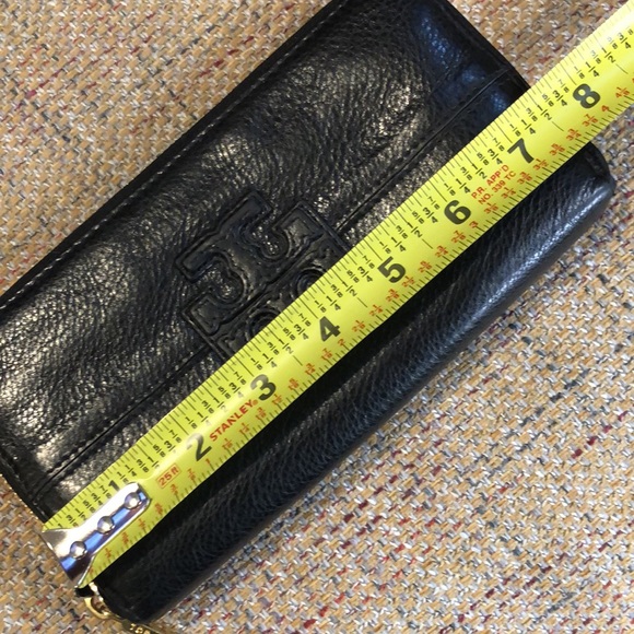 TORY BURCH Black Tumble Leather Full Zip Around Wallet - Picture 4 of 14
